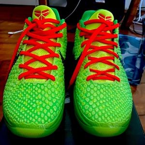 Kobe Bryant grinch themed Nike shoes